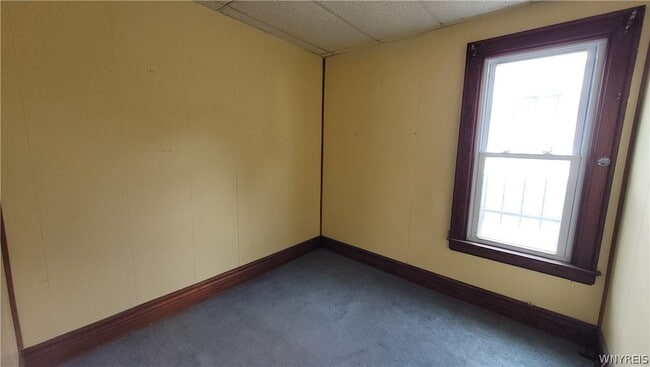Building Photo - 325 Box Ave (Lower) Avenue Unit