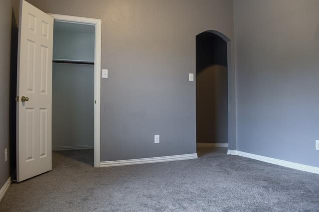 Building Photo - 409 Royal Crest Dr