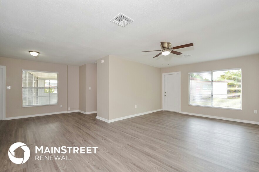 Building Photo - 3019 Clay Cir