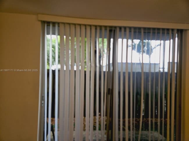 Building Photo - 1720 NW N River Dr