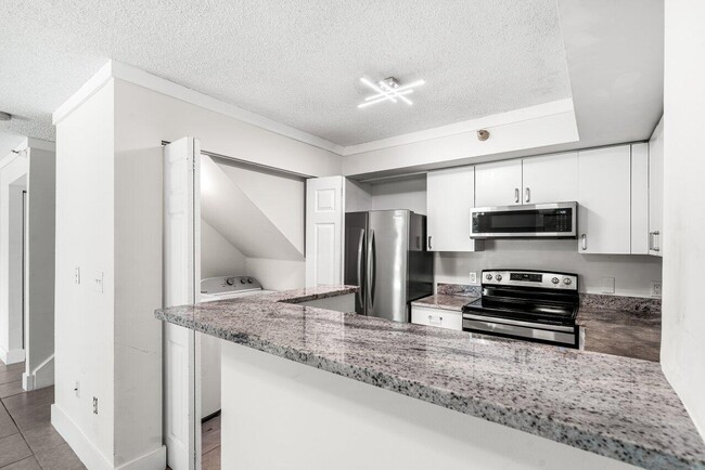 Building Photo - 127 Yacht Club Way
