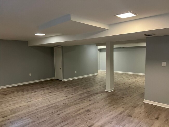 Building Photo - Renovated Rambler Close to Walter Reed, NI...