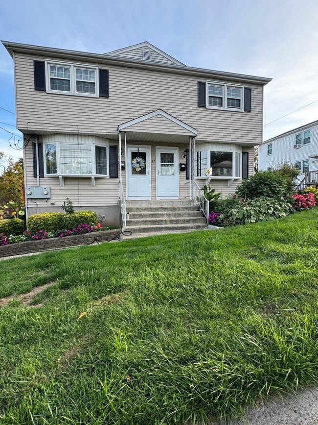 Primary Photo - 67 Walsh St