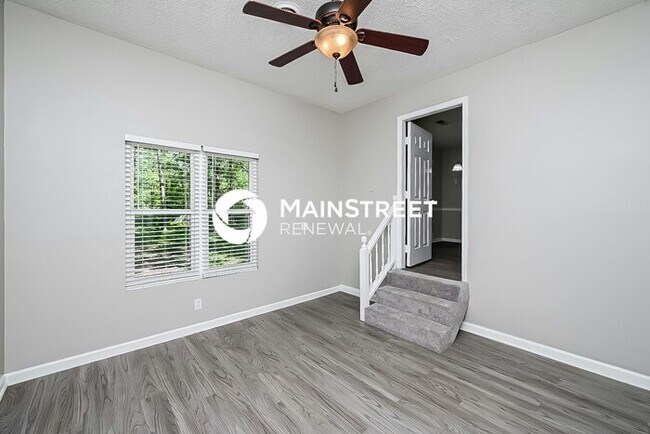 Building Photo - 4 Bedroom Pet-Friendly Home in Nashville, TN with Main Street Renewal