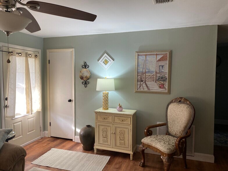 entryway and coat closet - 236 Lily Rd