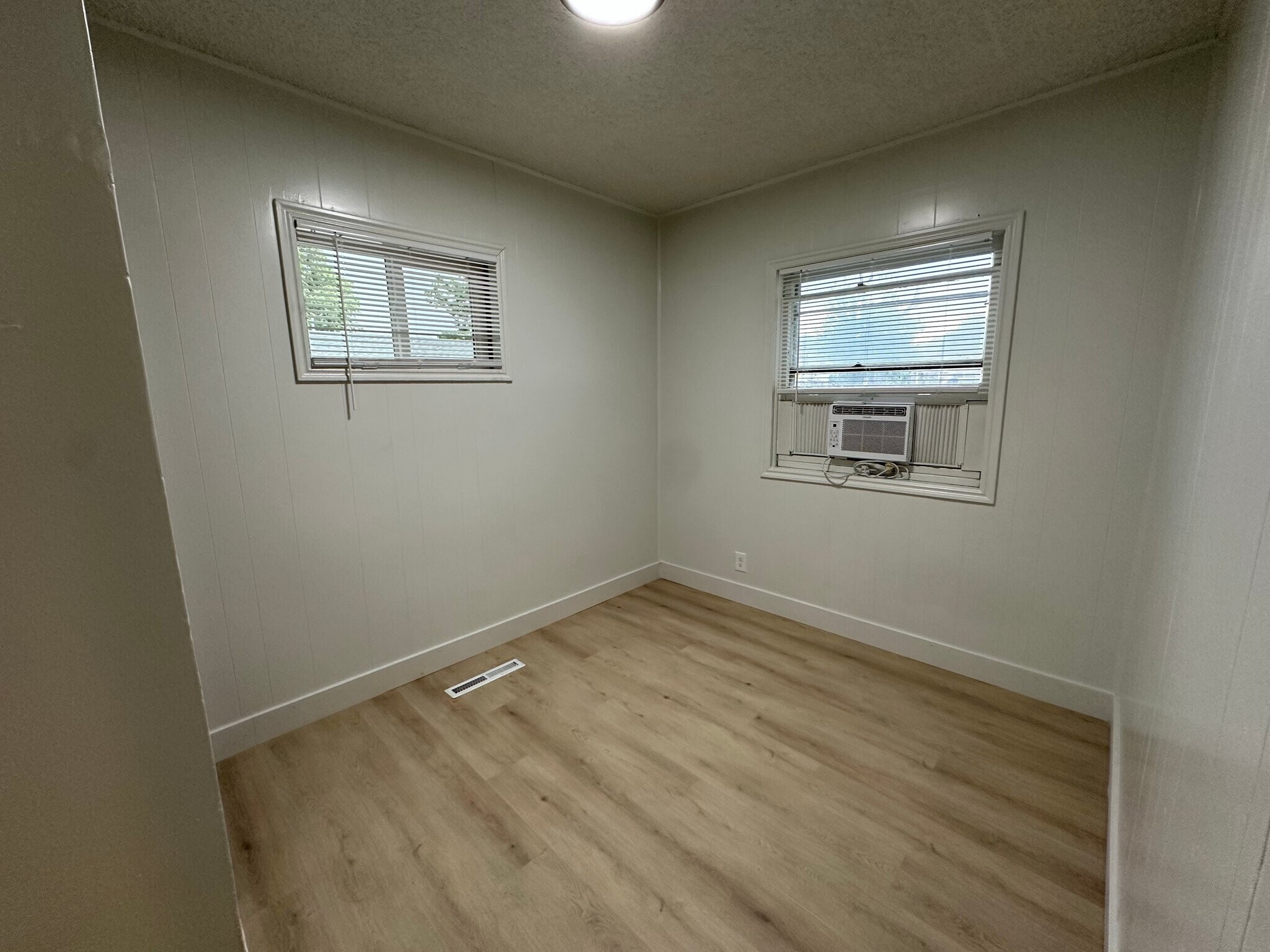 Building Photo - 3442 S 200 E