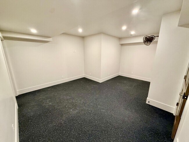 Building Photo - 2387 Harding Pk Ct