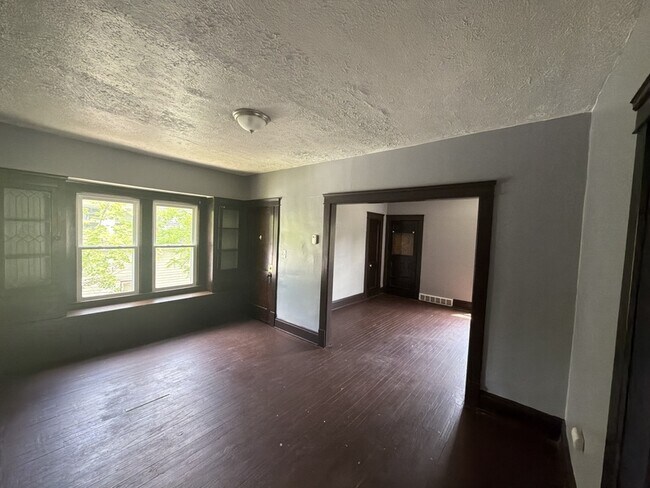 Building Photo - 3552 E 138th St