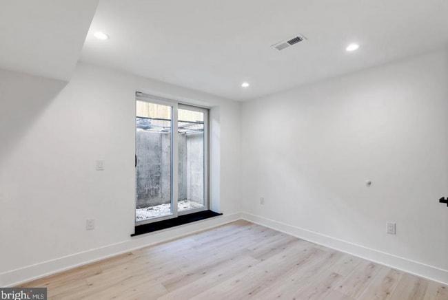 Building Photo - Brand New Luxury Home Brewerytown