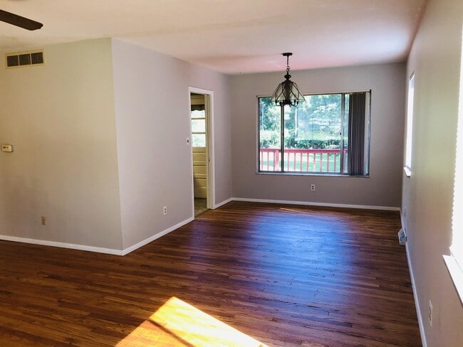 Building Photo - 4244 E Stephens Dr