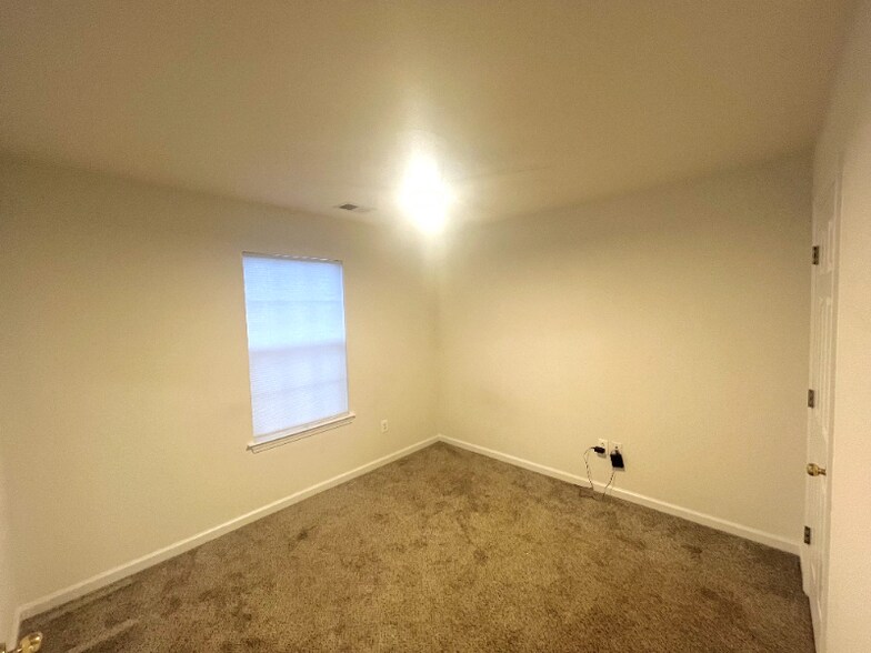 Building Photo - 473 Dandelion Ln