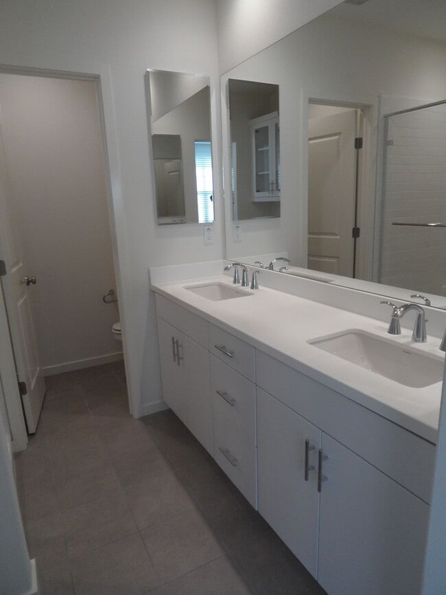 Building Photo - 4BR 3BA two-story condo with 2 Car Attache...