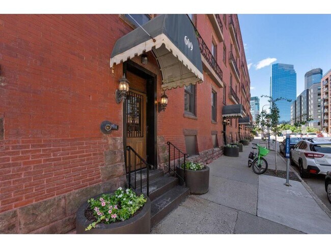 Building Photo - 609 S 9th St