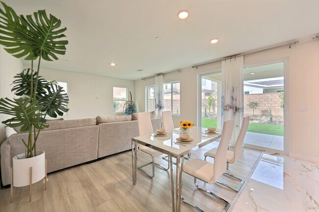 Primary Photo - 2585 E Embry Ln