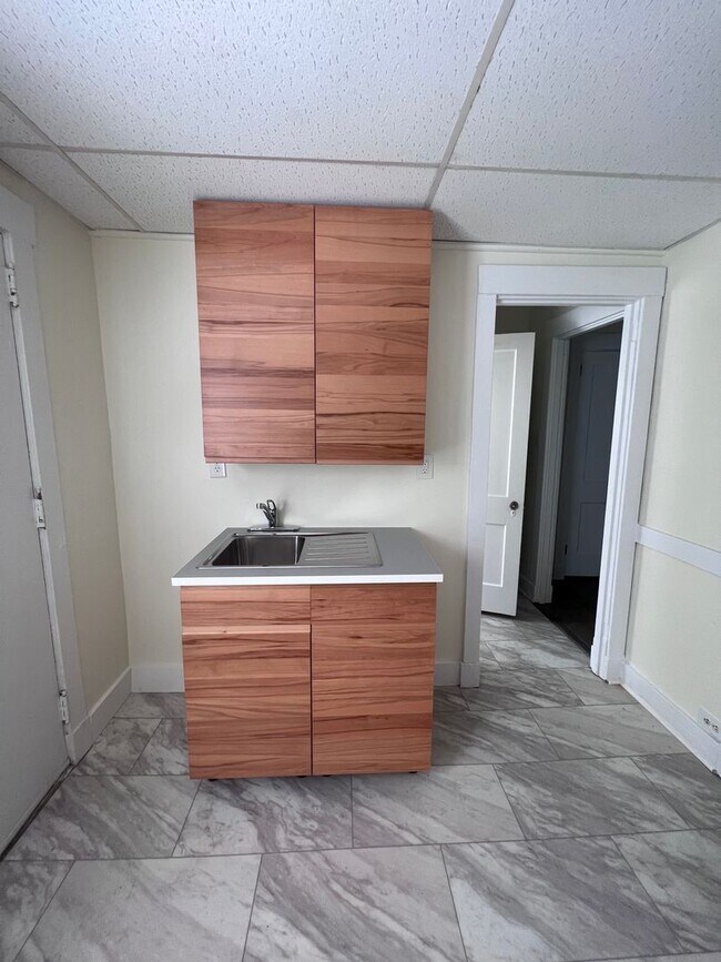 Building Photo - Cozy 1BR apartment now available!