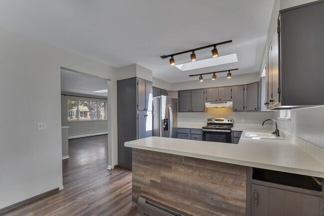Building Photo - Beautiful, Bright & Move-In Ready Ranch in Desirable West Arvada