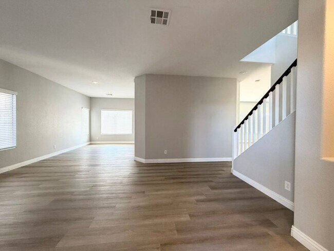 Building Photo - 10621 Olivebranch Ave