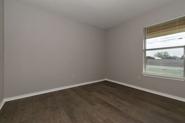 Building Photo - 4008 Templeton St