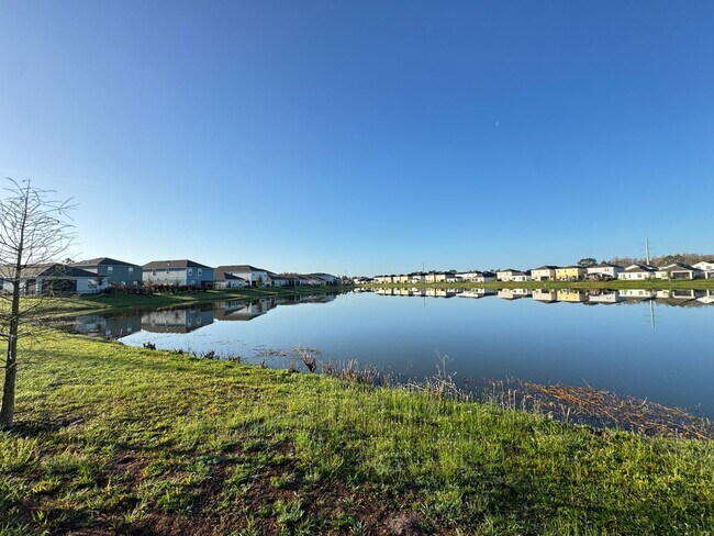 Building Photo - Beautiful Harmony Central Water Front Home AVAILABLE NOW!