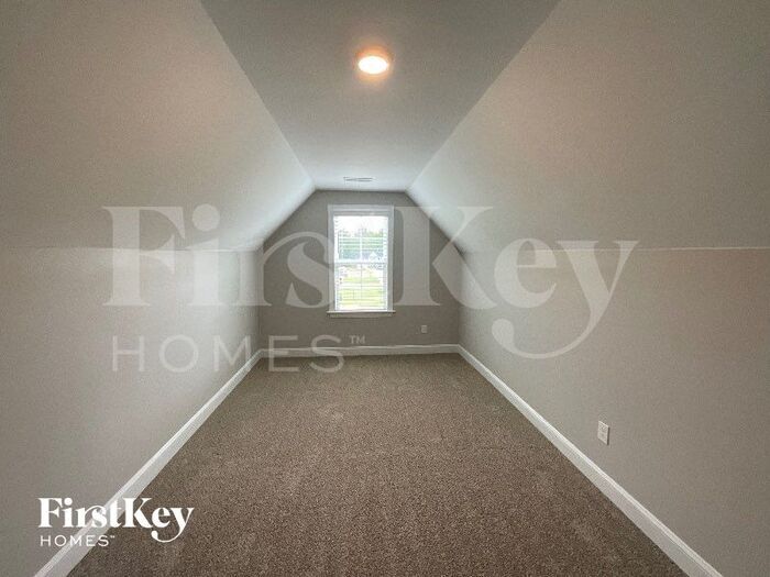 Building Photo - 268 Windsor Trl