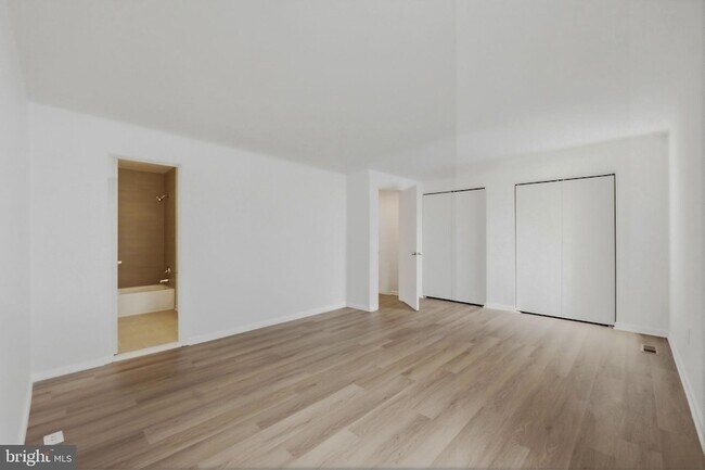 Building Photo - 2846 Schoolhouse Cir