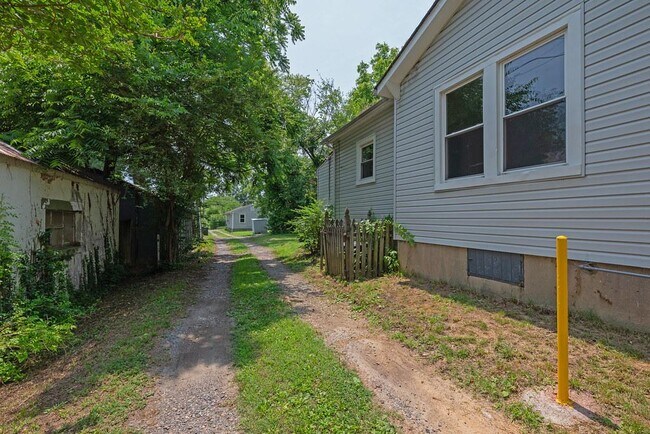 Building Photo - 1505 Vista St