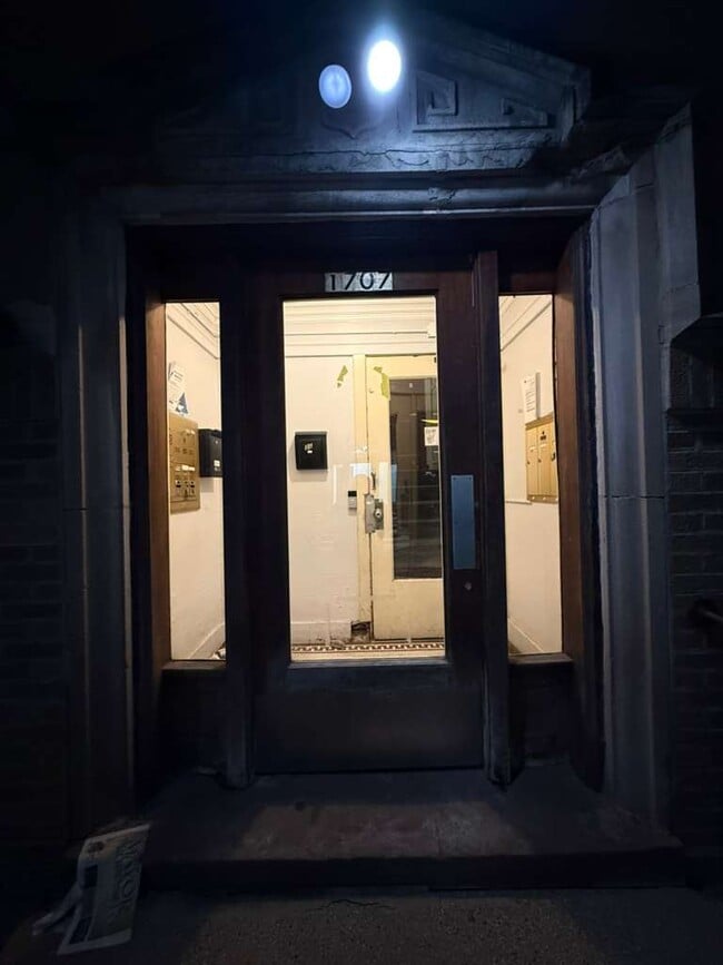 Building Photo - 1707 W Wallen Ave