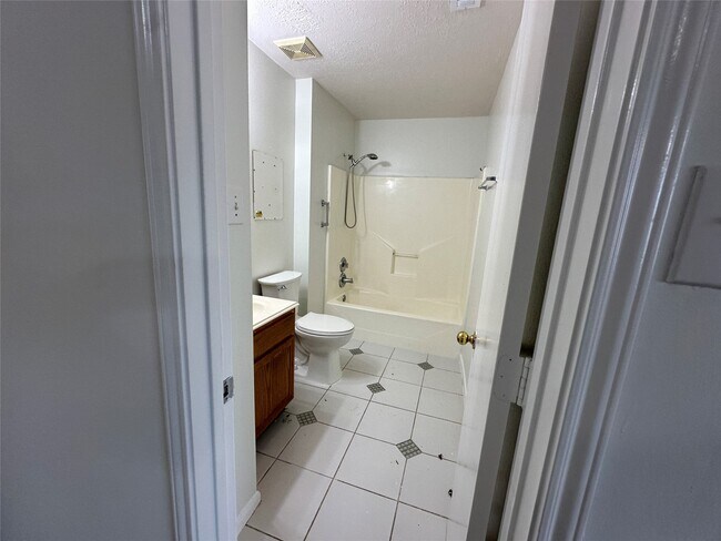 Building Photo - 16030 Clayton Green Dr