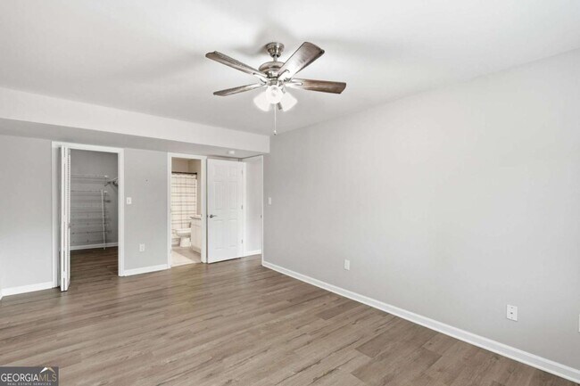 Building Photo - 605 Candler St