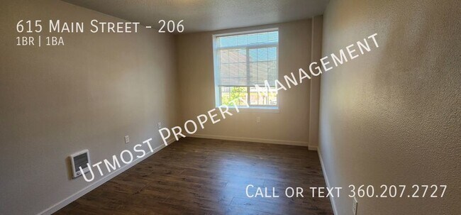 Building Photo - 615 Main St