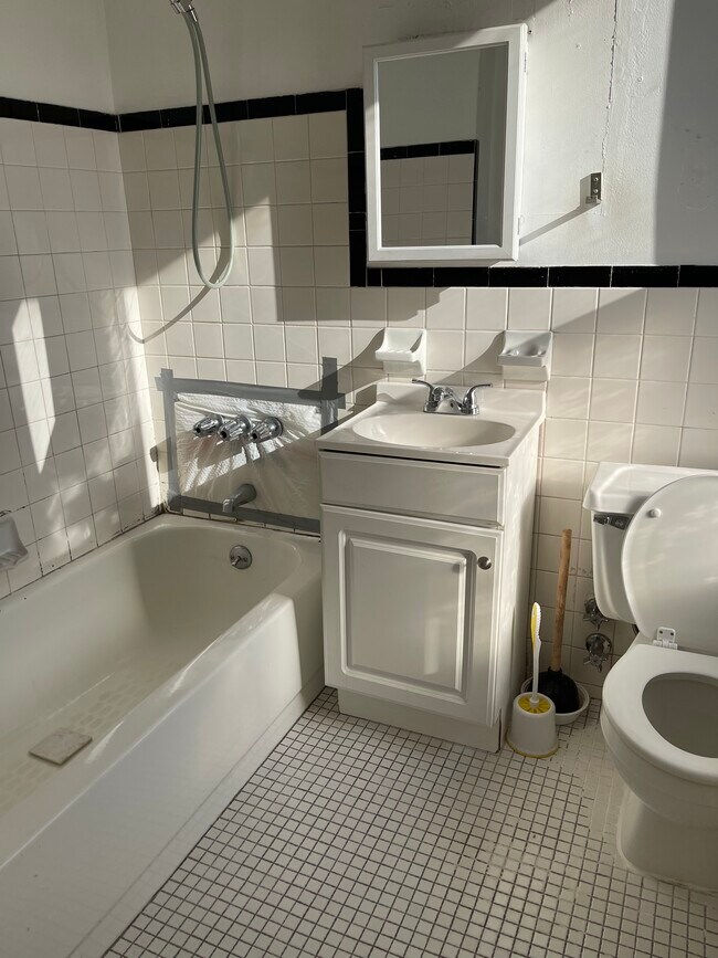 Building Photo - 430 Franklin Ave