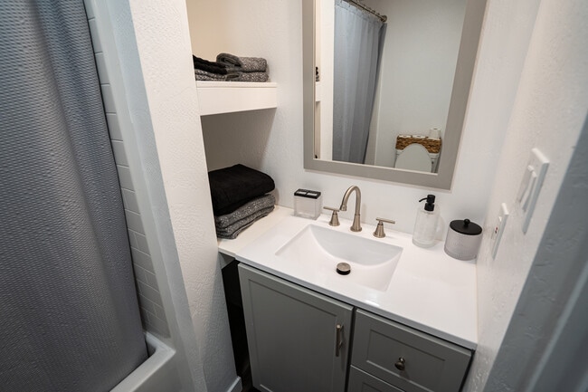 Building Photo - Enchantment Executive Villas LLC