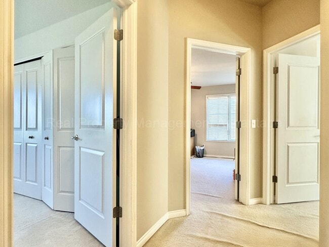 Building Photo - Spacious 4-Bed Colonial in Troy’s Stone Ha...