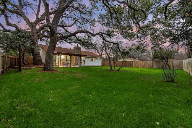 Building Photo - 5102 Summerset Trail