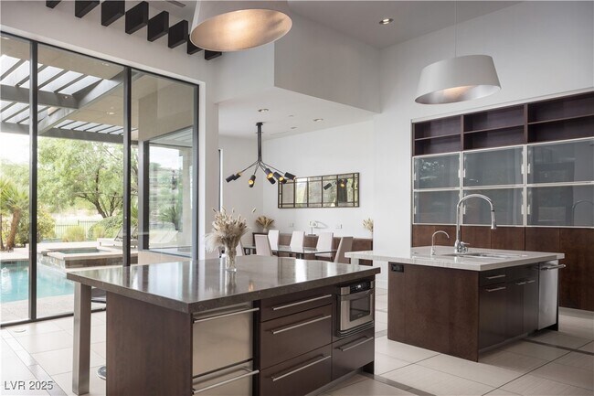 Building Photo - 1501 Foothills Village Dr