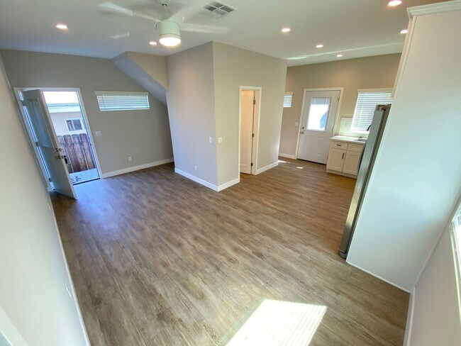 Building Photo - Newer Build, 4BD/2BA