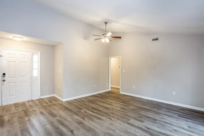 Building Photo - 7825 Elm Tree Ln