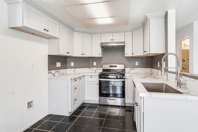 Building Photo - 12579 Santa Fe Trail