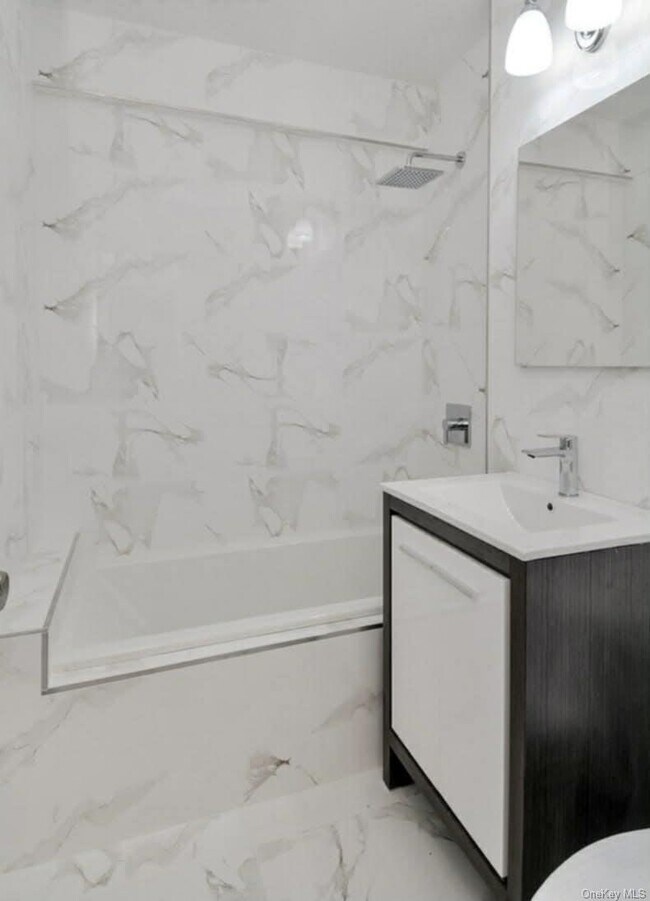 Building Photo - 77 W 55th St