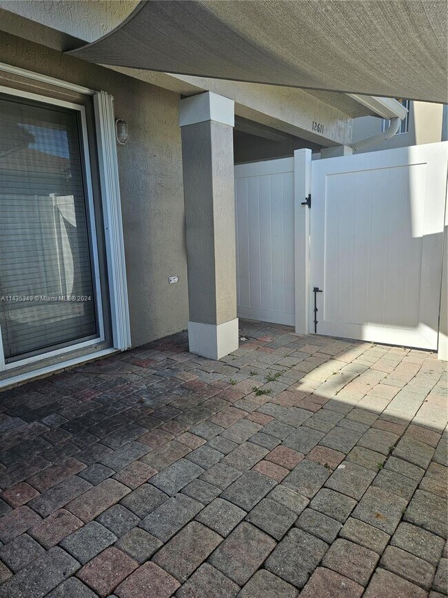 Building Photo - 12611 SW 54th Ct