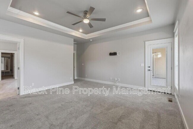 Building Photo - 3761 W Renhold Dr