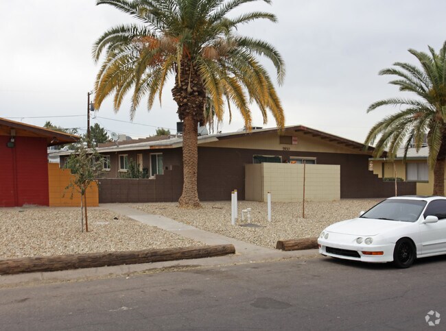 Primary Photo - 5930 W Keim Dr