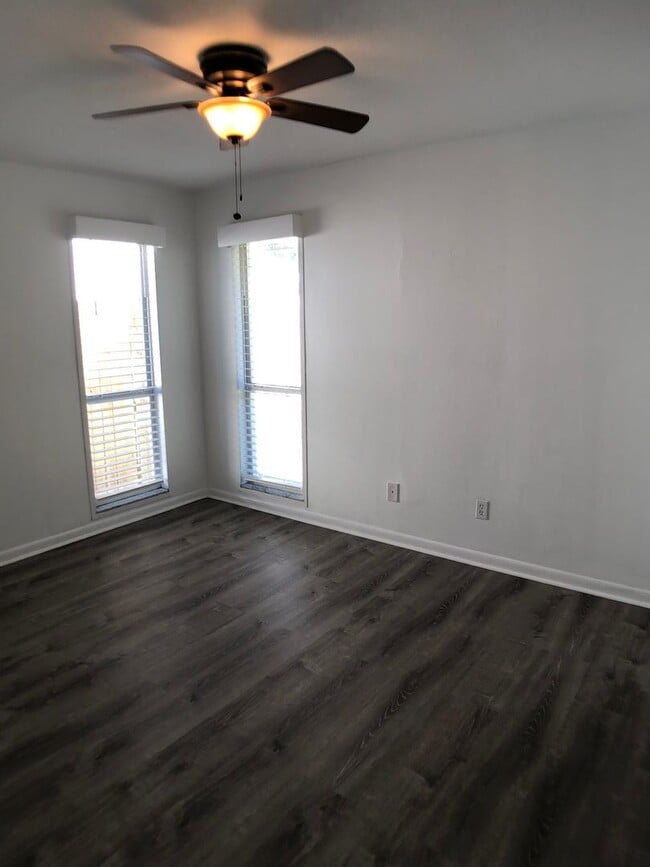 Building Photo - Countryside Cutie