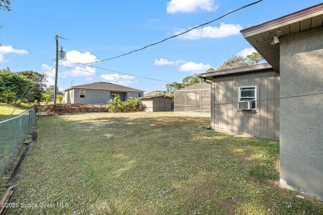 Building Photo - 115 Angelo Rd SE