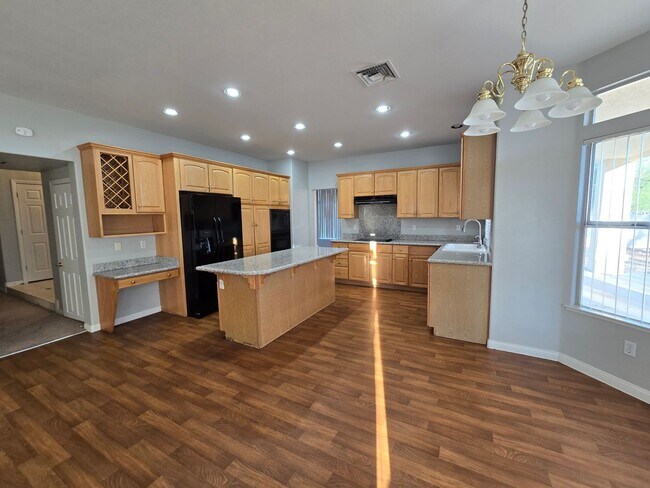 Building Photo - 6325 N Juliano Rd