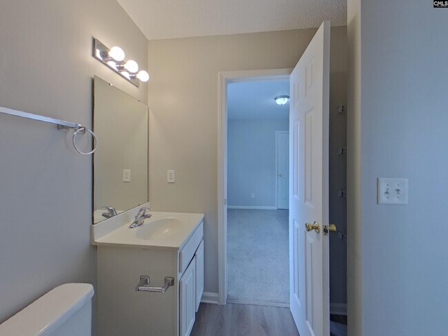 Building Photo - 381 Valley Heights Ln