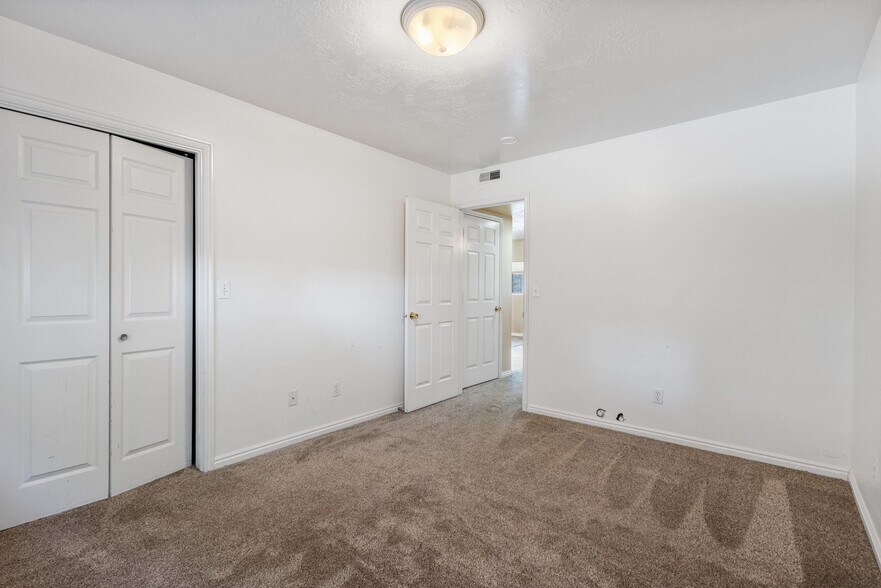 Building Photo - 1208 W 160 N