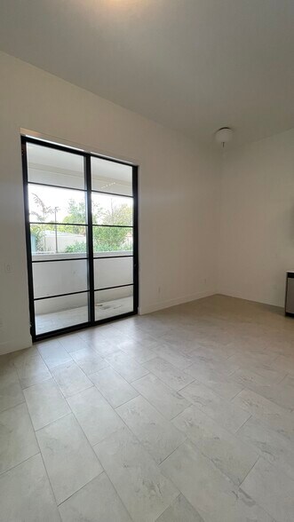 Building Photo - 2502 NE 182nd Ter