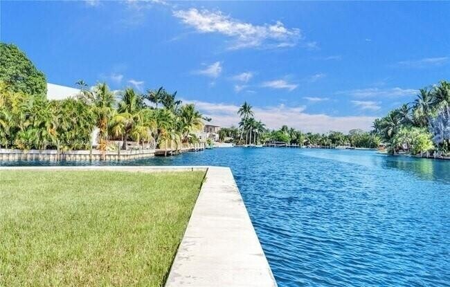 Building Photo - 1816 E Oakland Park Blvd