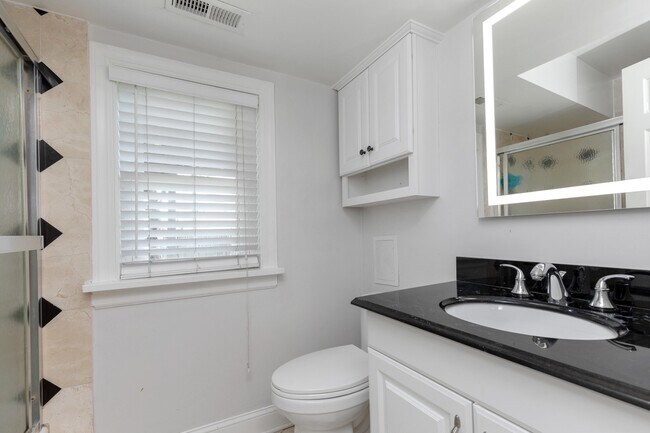 Building Photo - 706 Catherine St